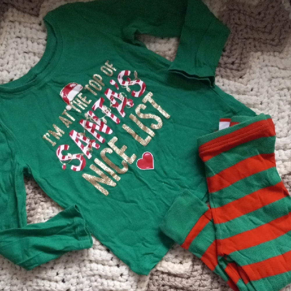 The Children's Place Green and Red Santa Pajama Set